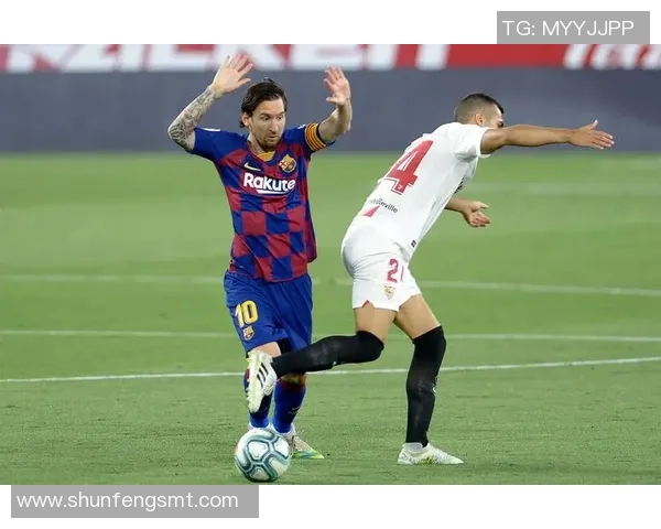 足球场上的霸气男生展现明星风范与魅力的完美结合